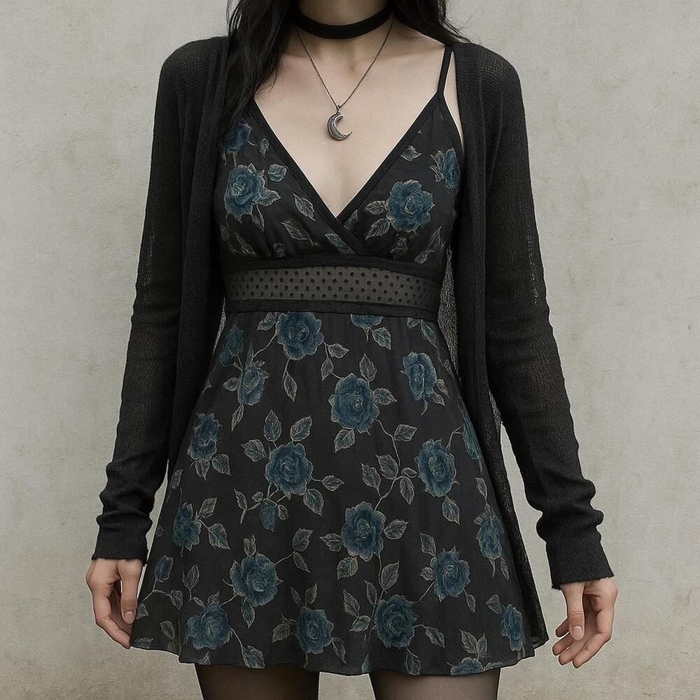 Vintage Black blue floral sheet‎ dress, babydoll V-neckline, lace. medium large